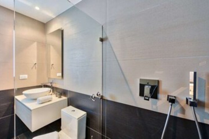 Room 2 of 20