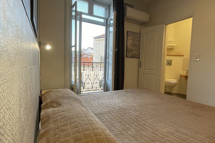 Room 8 of 47