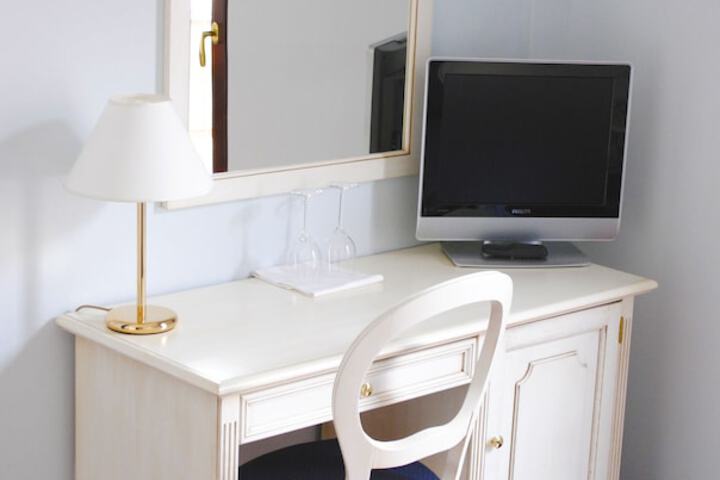 Room 14 of 27