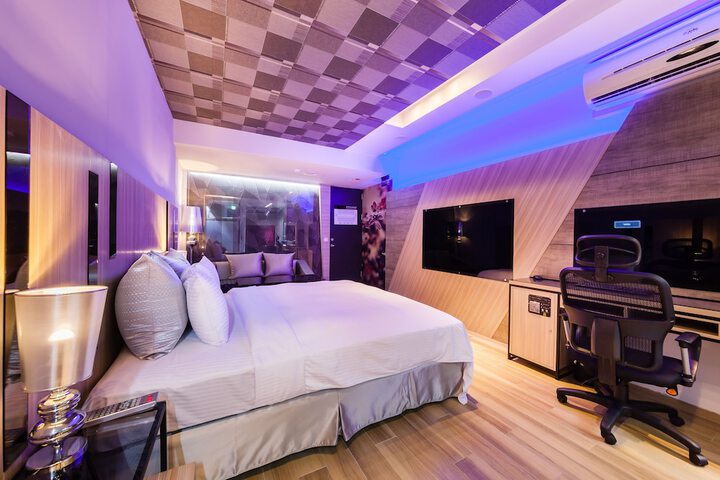 Room 9 of 39