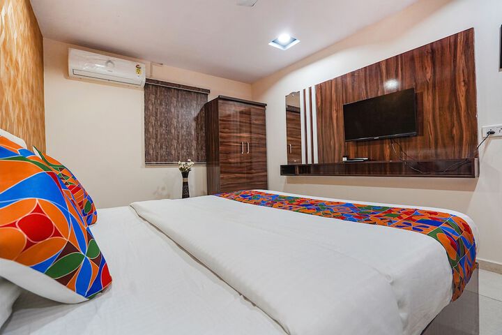 Room 15 of 32