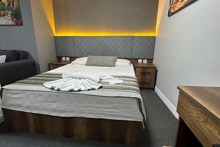 Room 15 of 99
