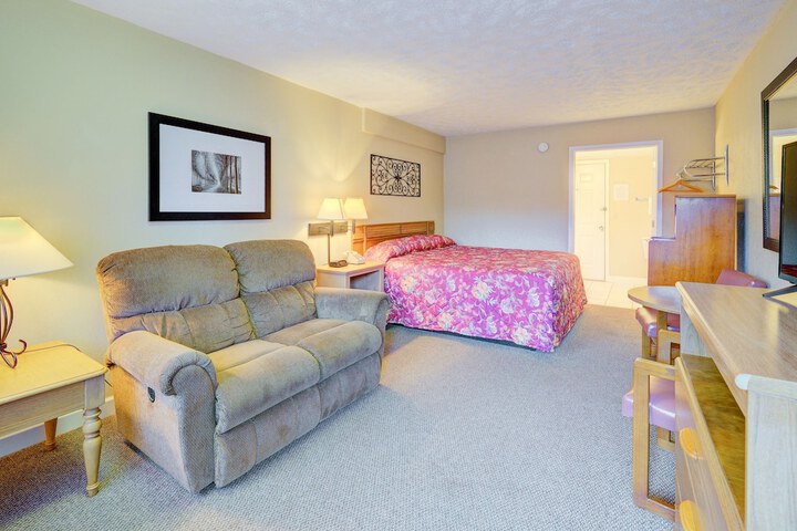 Standard Single Room 1 Queen Bed (6 of 7)