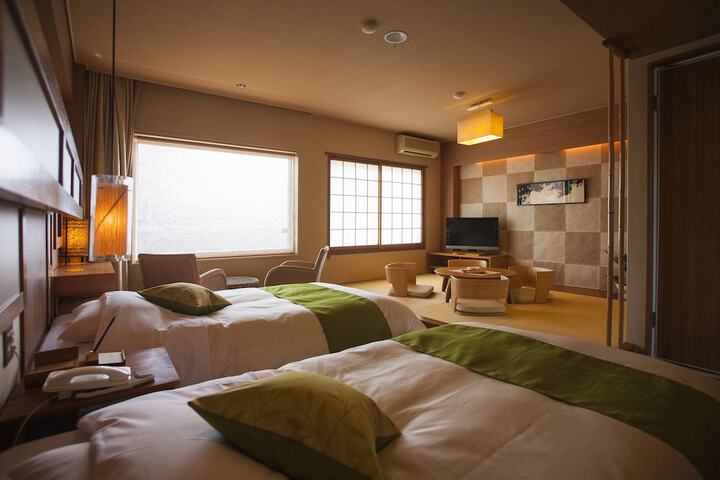 Room 4 of 85