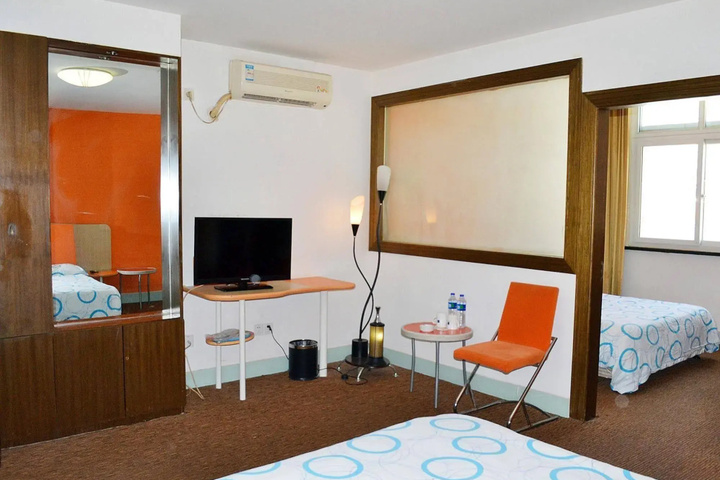 Room 4 of 10