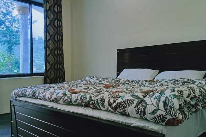 Room 4 of 4