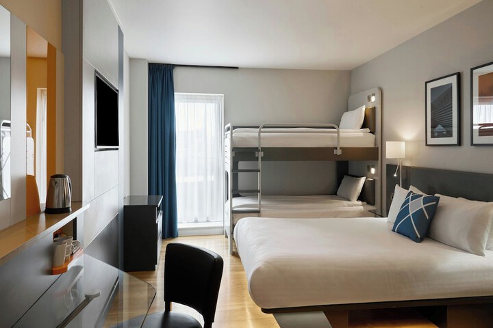 Room 9 of 40