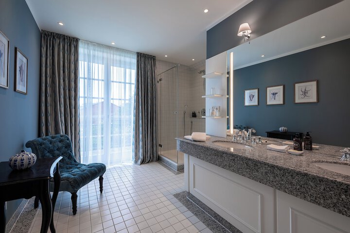 Room 44 of 73