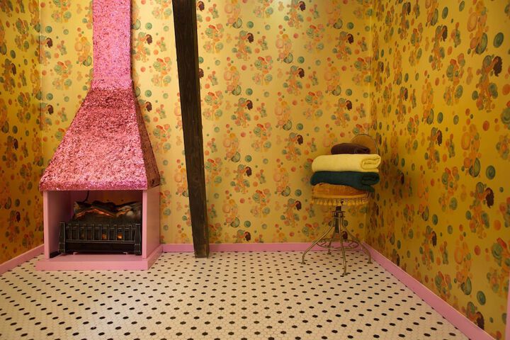 Room 2 of 77