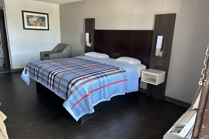 1 King Bed (1 of 2)