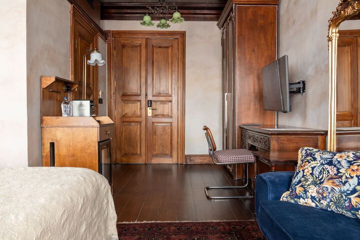 Room 16 of 47