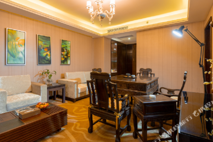 Caston Huanglong Hotel