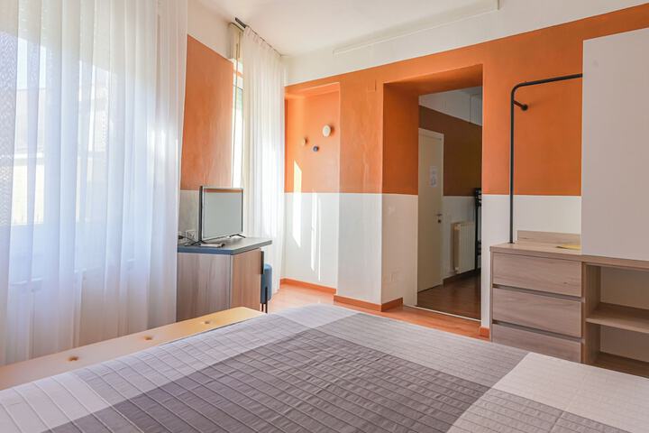 Room 85 of 241
