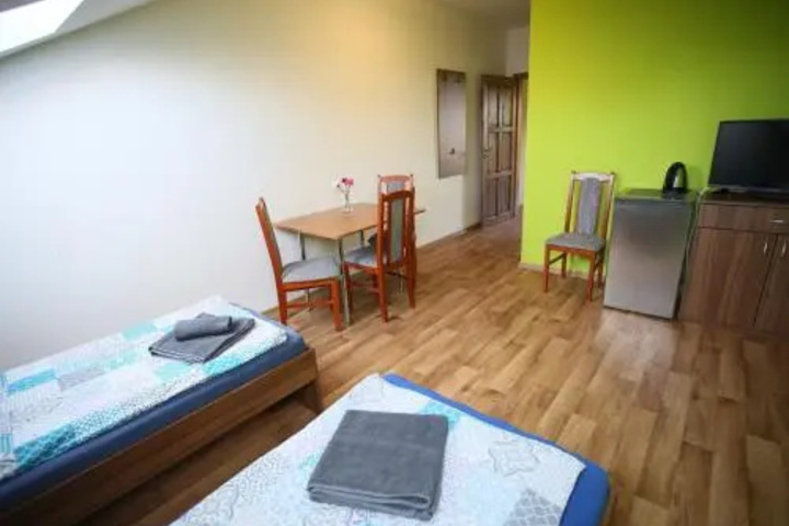 Room 3 of 8