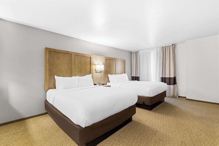 Suite 2 Queen Beds (10 of 26)