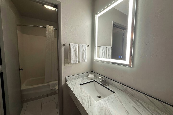 Room 18 of 26