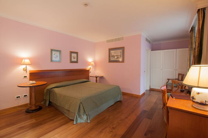 Room 15 of 53