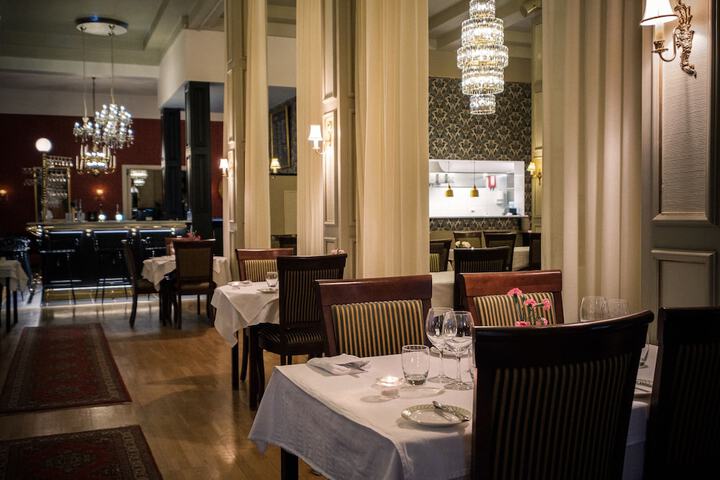Dining 42 of 56