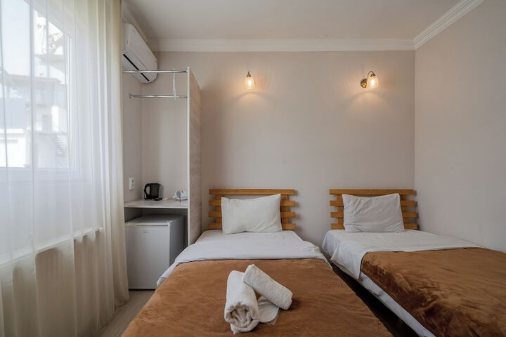 Room 27 of 64