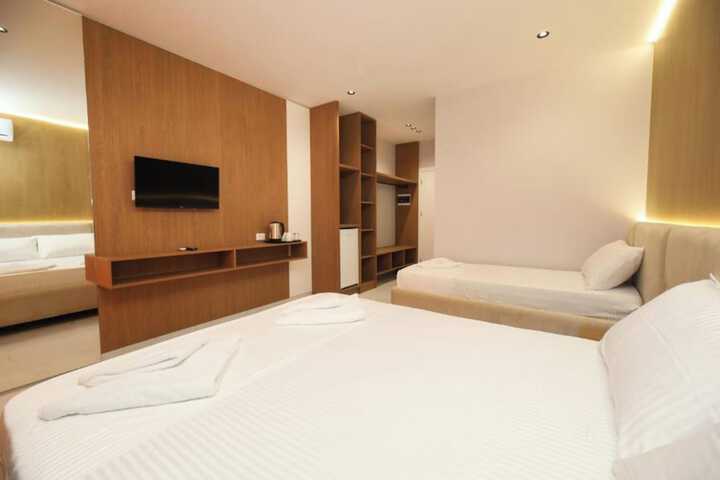 Room 27 of 65