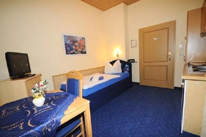 Room 4 of 13