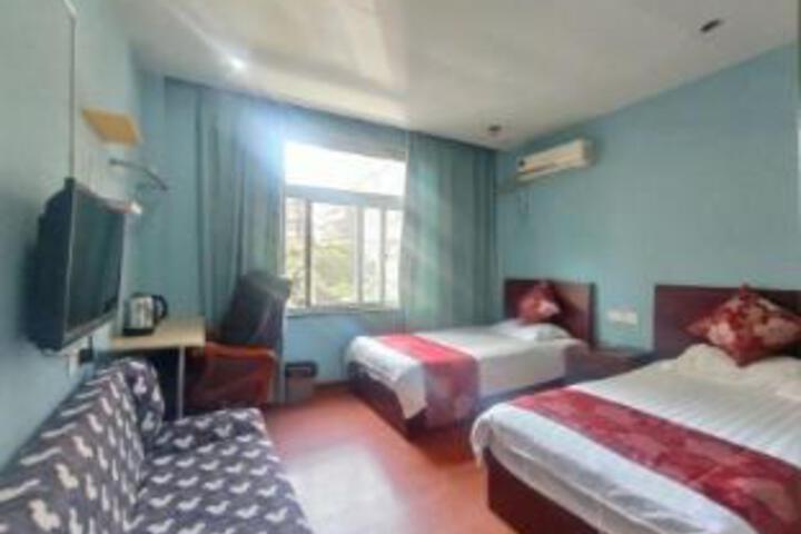 Room 4 of 5