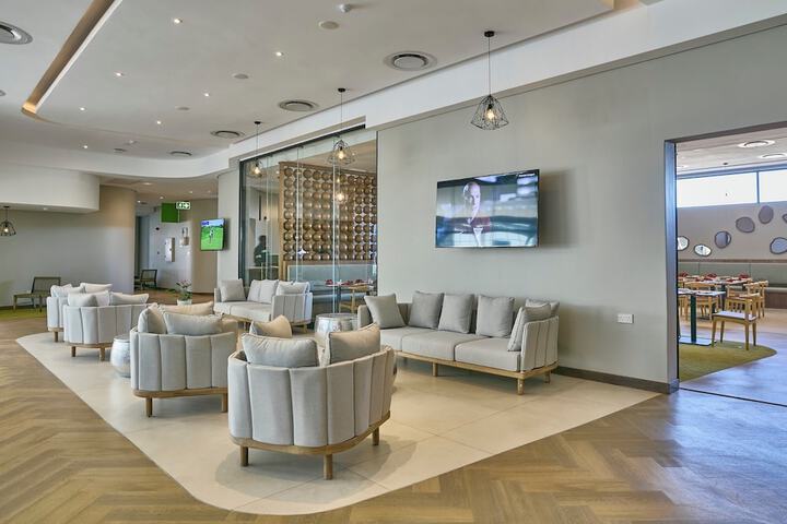 Lounge 114 of 171