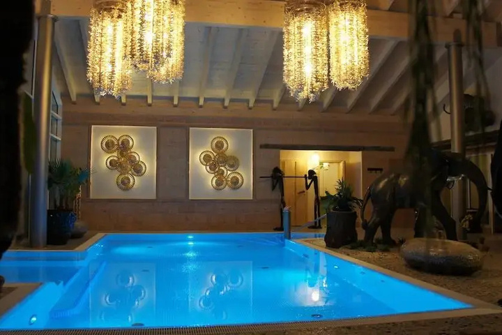 Pool 18 of 25