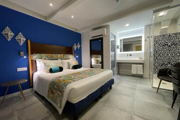 Room 47 of 85