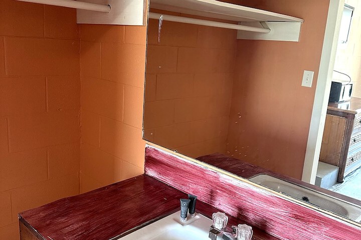 Room 12 of 15