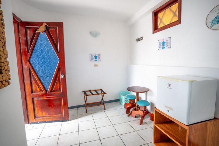 Room 18 of 204
