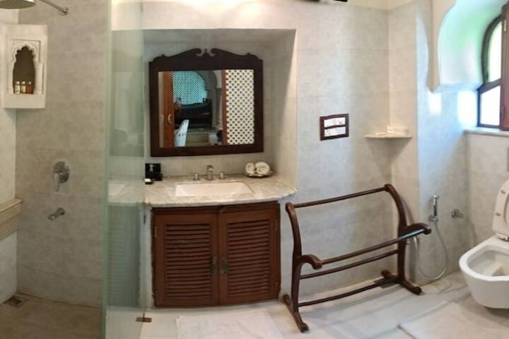 Room 7 of 27