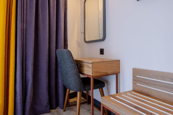 Room 17 of 44
