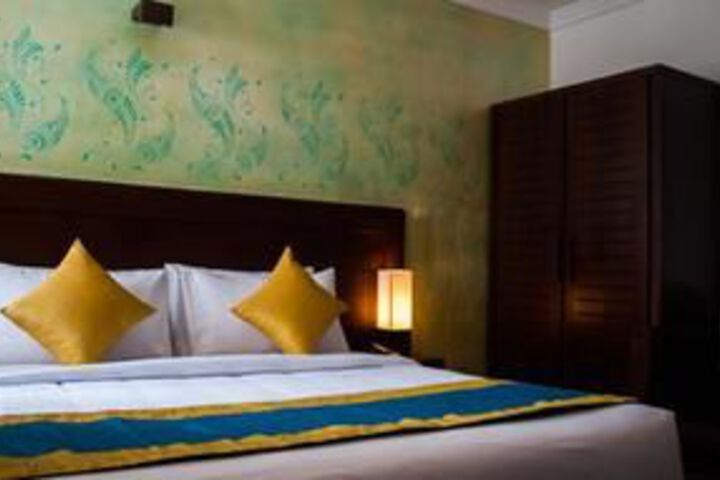 Room 10 of 26