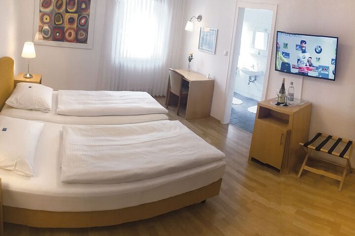 Room 12 of 34