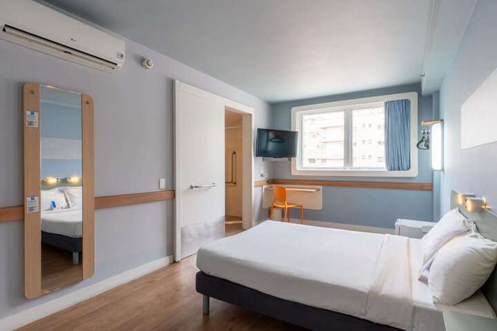 Room 45 of 74