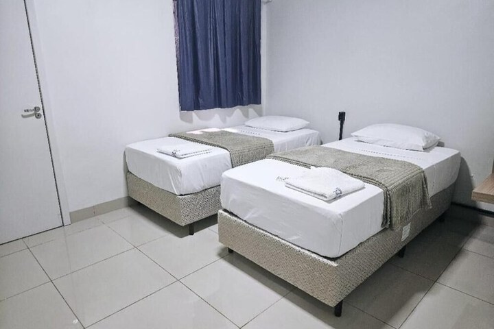Room 4 of 10