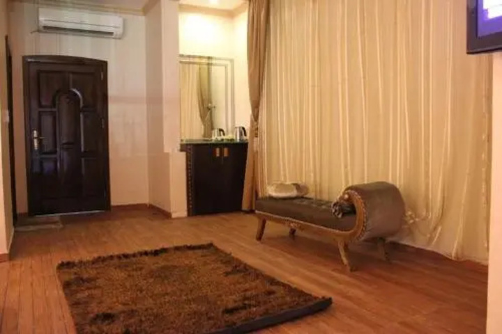 Room 3 of 13