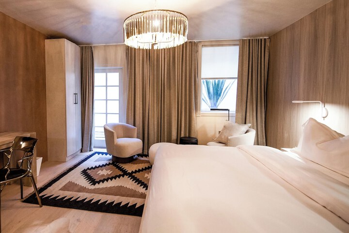 Room 28 of 65