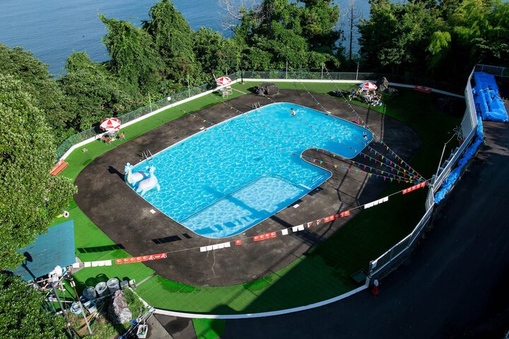 Pools & Facilities