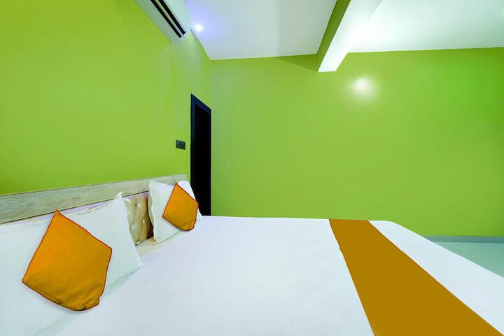 Room 11 of 25