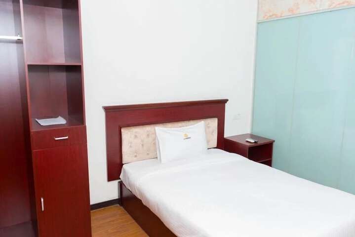 Room 8 of 32