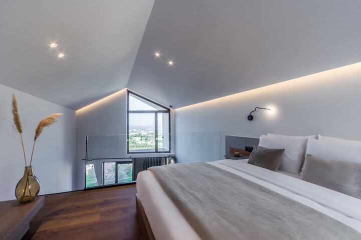 Room 20 of 166