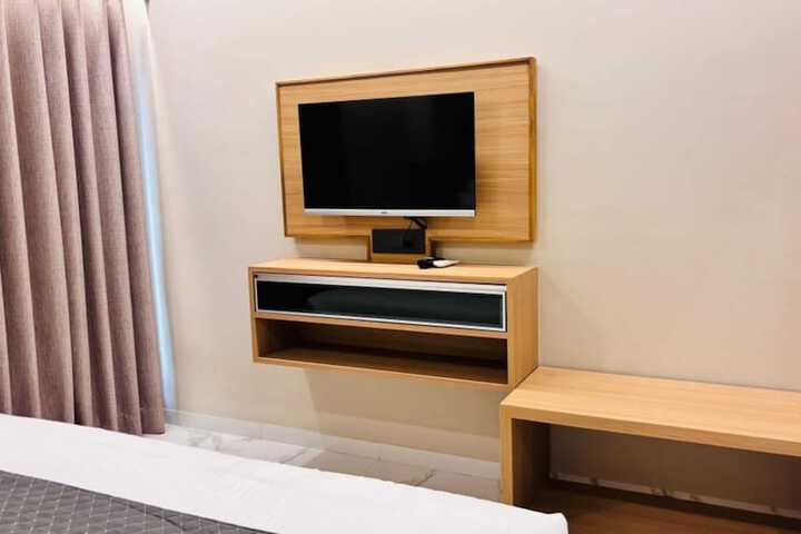 Room 8 of 37