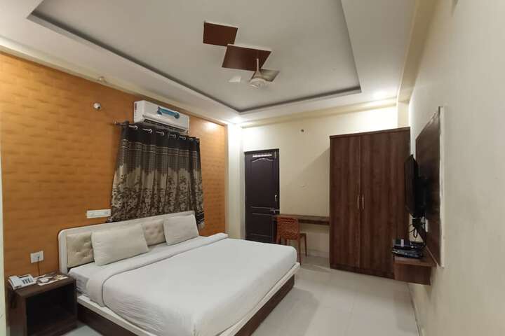 Room 11 of 23
