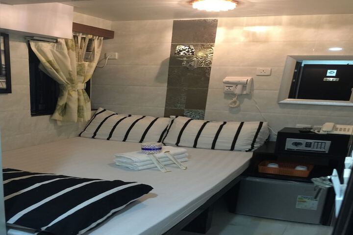 Room 2 of 48