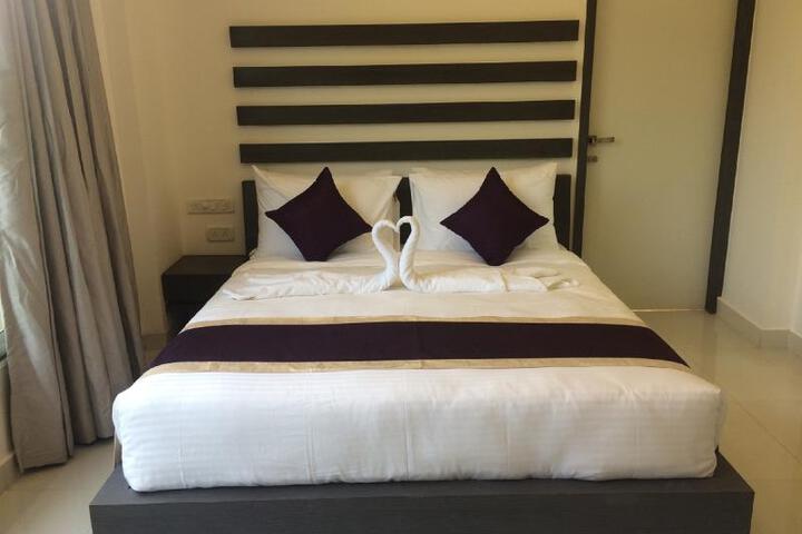 Room 4 of 7