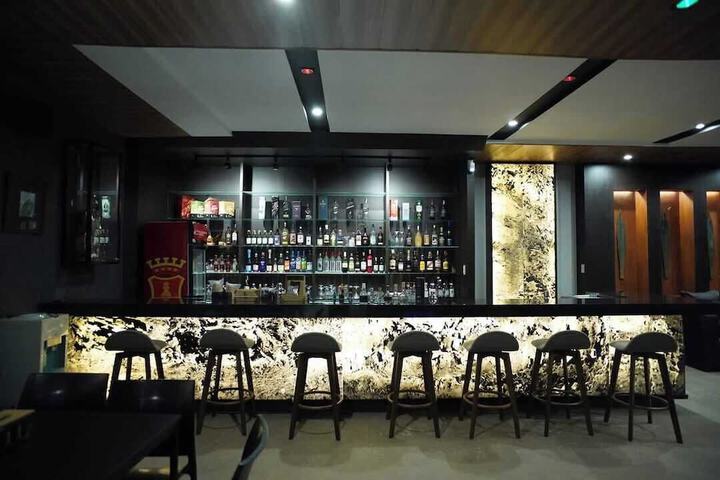 Lounge 71 of 87