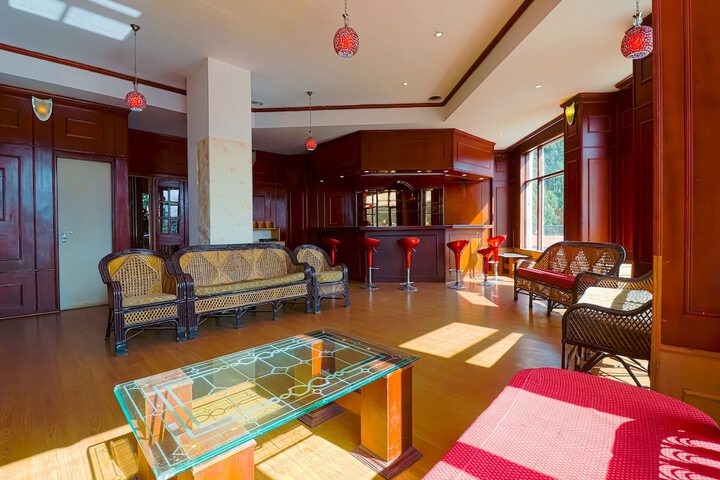 Lounge 50 of 59