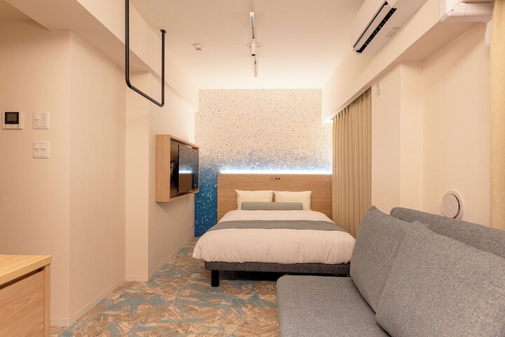 Room 7 of 104
